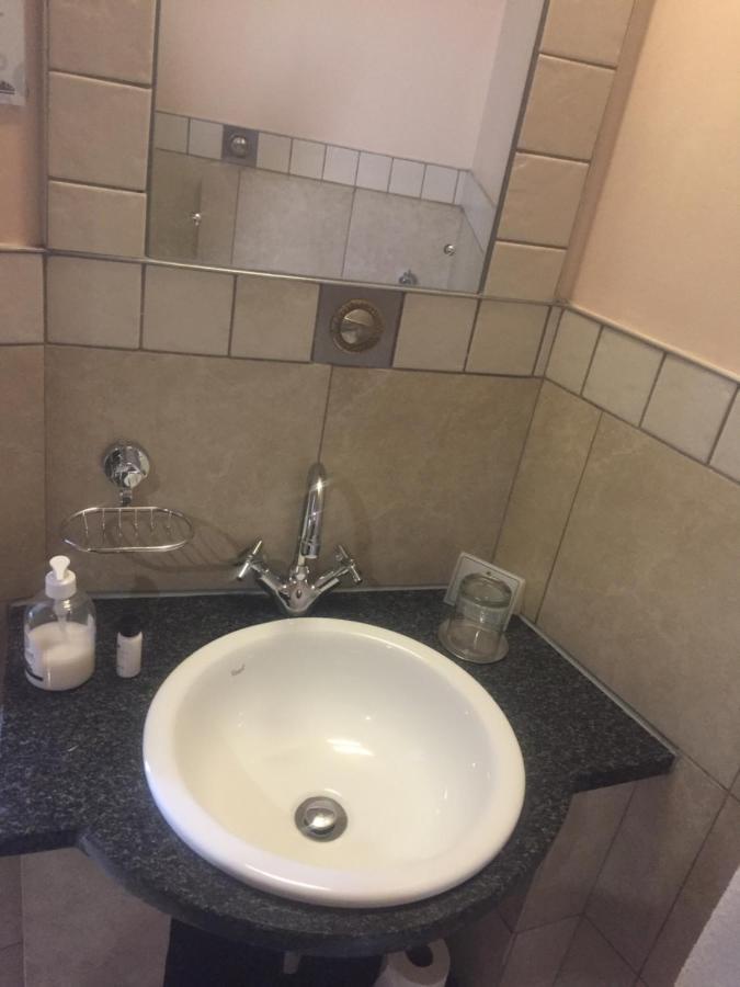 Mabungubwe Hotel Apartments - Home Away From Home Йоханнесбург Экстерьер фото