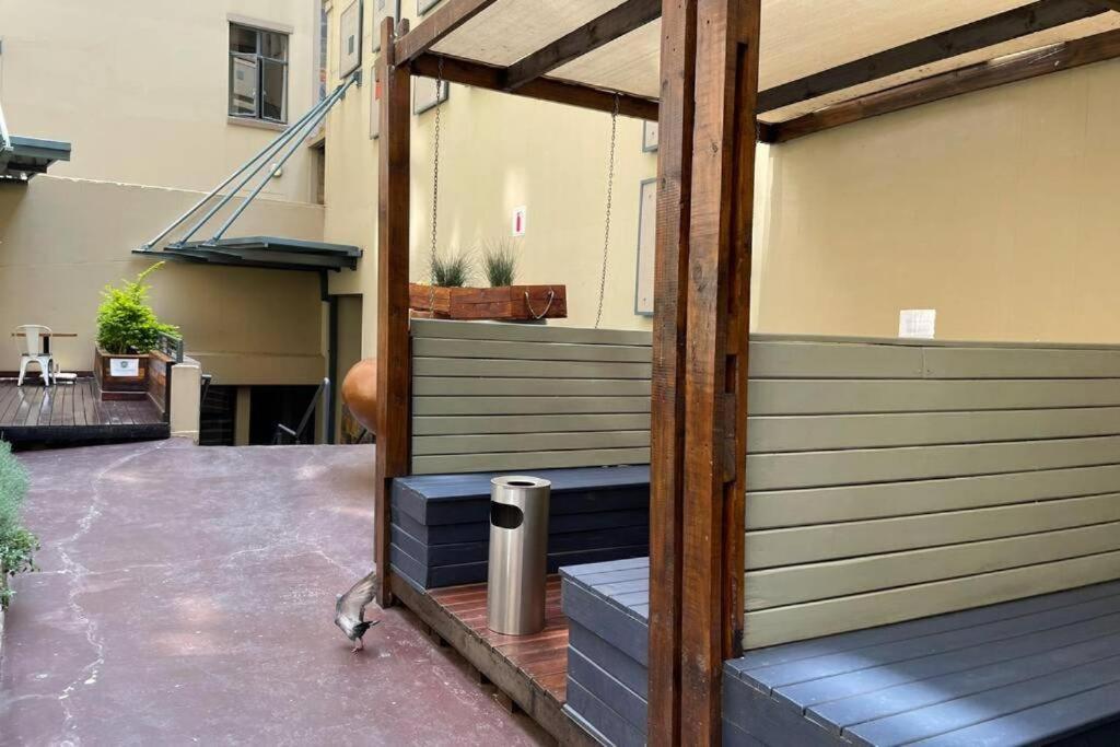 Mabungubwe Hotel Apartments - Home Away From Home Йоханнесбург Экстерьер фото