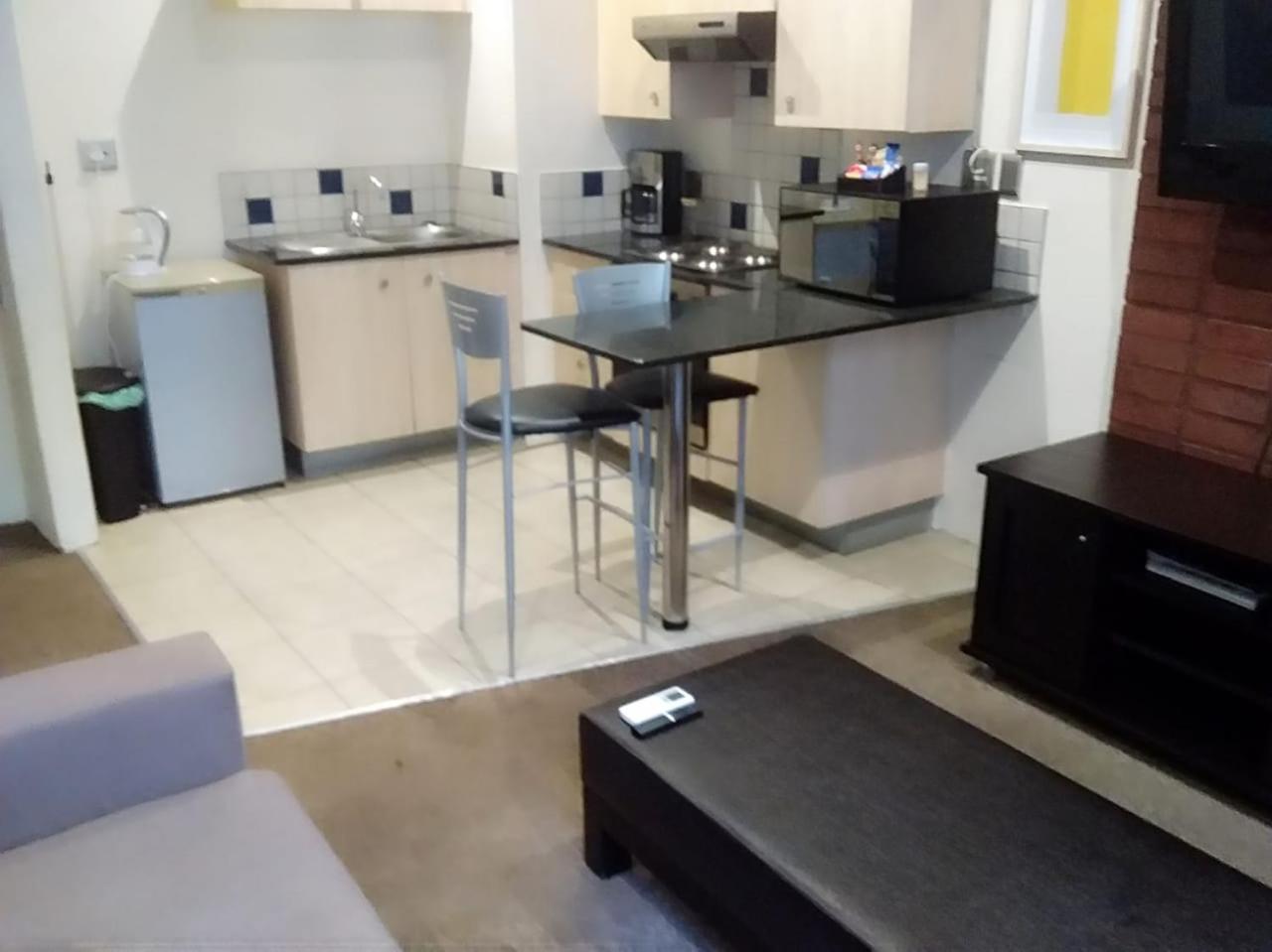 Mabungubwe Hotel Apartments - Home Away From Home Йоханнесбург Экстерьер фото