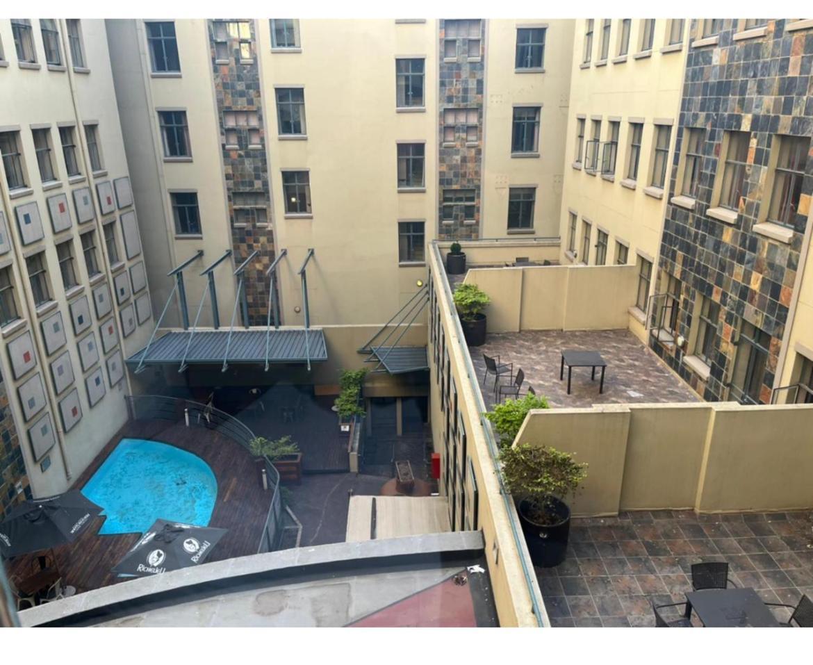 Mabungubwe Hotel Apartments - Home Away From Home Йоханнесбург Экстерьер фото
